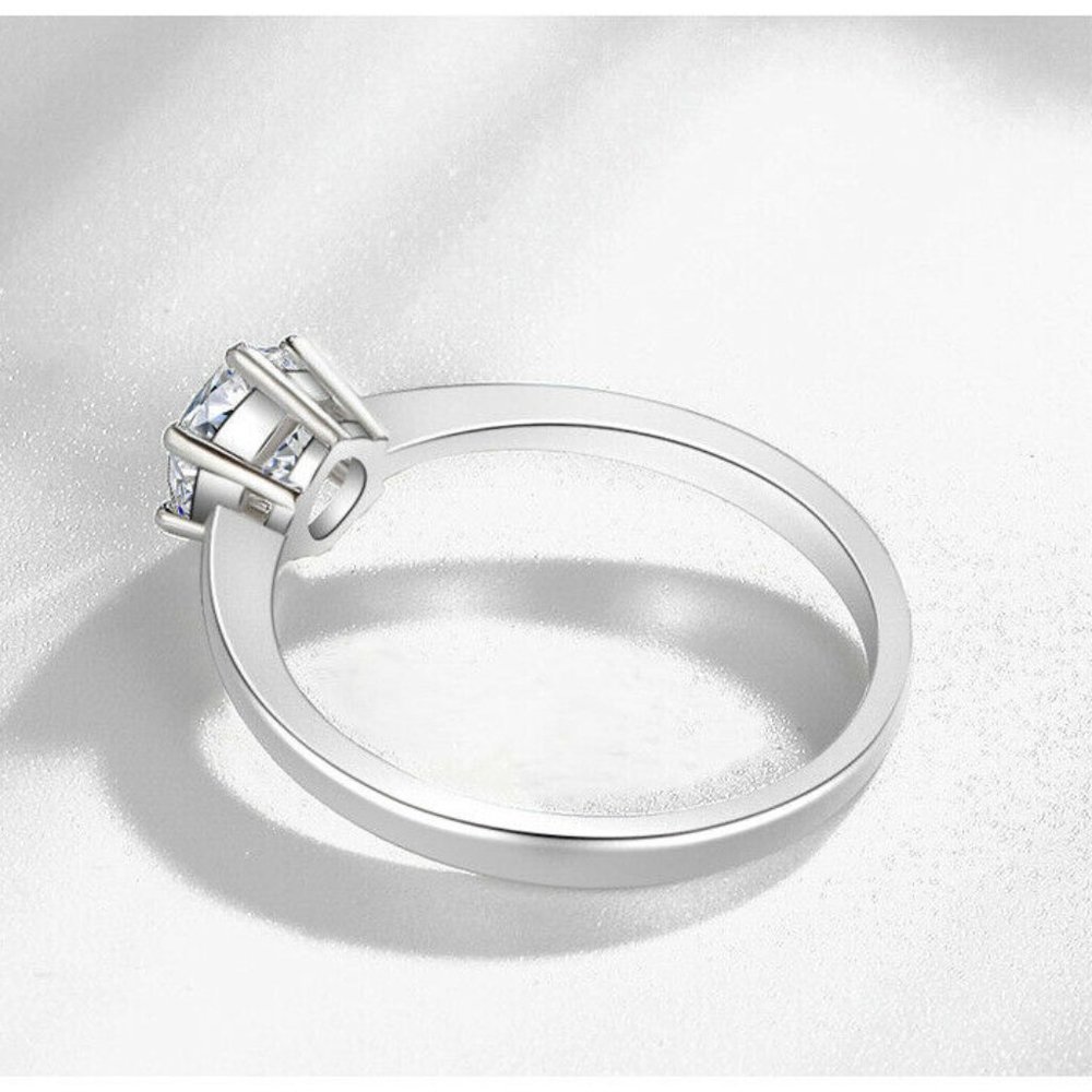 New CZ 925 Sterling Silver Ring - Picture 4 of 4